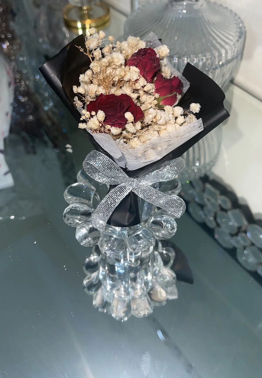 Mini Bouquet - Classic Red - Bold, romantic vibes