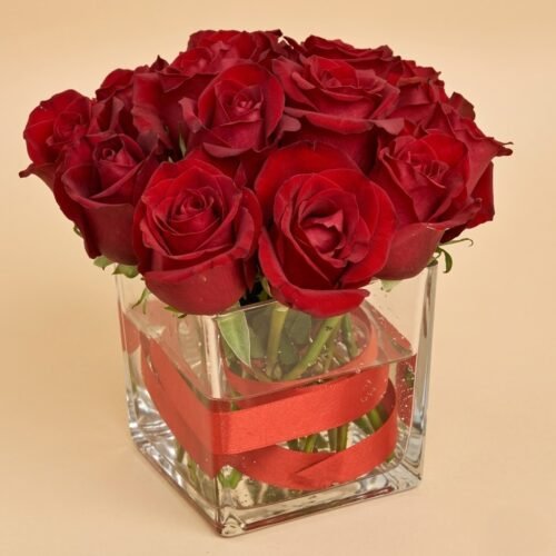 15 Red Roses in Glass Vase – Classic Arrangement