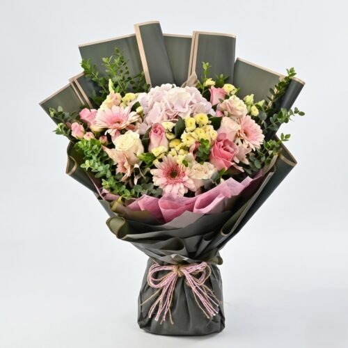 Charming Flowers Grand Bouquet – Elegant Mixed Blooms