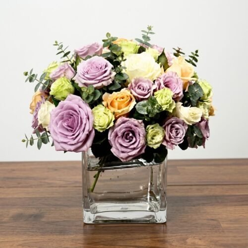 Mixed Rose Arrangement in Glass Vase – Elegant Floral Display