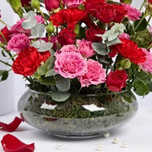 Roses Charm in Glass Dish – Elegant Floral Arrangement