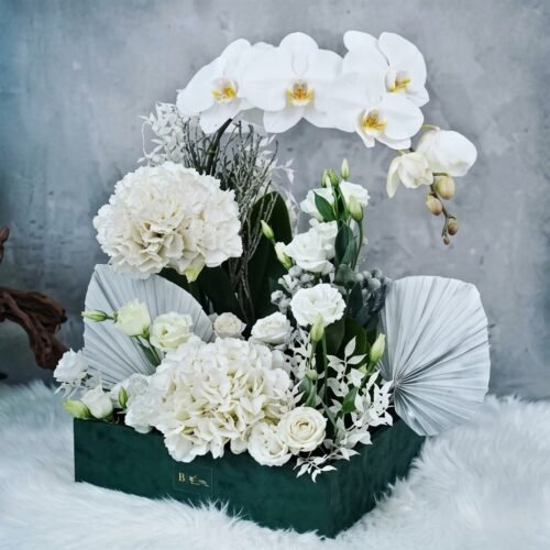 White Flowers in Premium Tray – Elegant Luxury Floral Arrangement