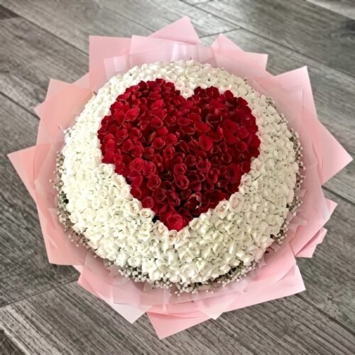 400 Heart Roses Arrangement – Grand Romantic Floral Heart